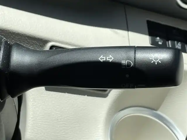 トヨタ シエンタ G 滋賀県 2018(平30)年 2.6万km コバルトブルーメタリック 禁煙車/純正ナビ(AM/FM/CD/フルセグ/Bluetooth)/ＥＴＣ/両側電動/クルーズコントロール/オートハイビーム/前後クリアランスソナー/アイドリングストップ/レーンキープアシスト/横滑り防止装置/衝突軽減システム/純正フロアマット/プッシュスタート/スマートキー×2