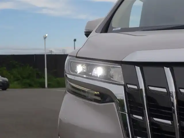 トヨタ アルファード X 山形県 2018(平30)年 9万km スティールブロンドM 純正フリップダウンモニター (V12T-R66C)/純正SDナビ/　　【CD DVD BT フルセグ MSV】/バックカメラ/両側パワースライドドア/レーダークルーズコントロール/LEDオートヘッドライト/純正16インチアルミホイール/コーナーセンサー/ステアリングスイッチ/MTモード付AT/電動格納ウィンカーミラー/フォグランプ/スマートキー×2/ETC