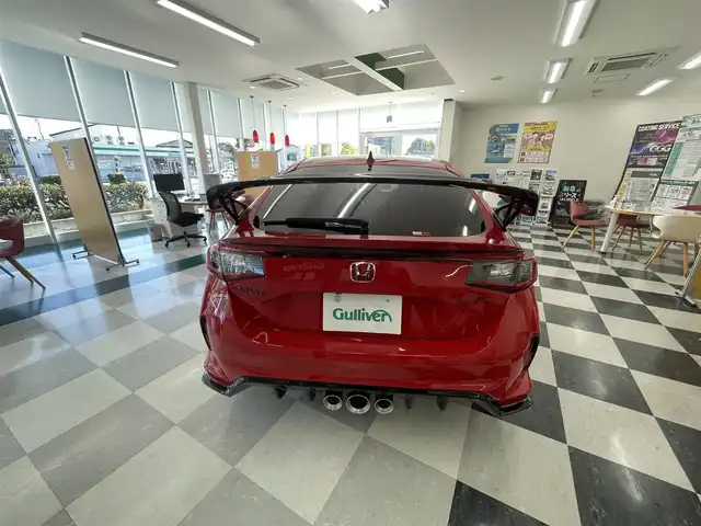 ホンダ シビック タイプR レーシングブラックPKG 神奈川県 2025(令7)年 0.1千km フレームレッド 走行距離10km/1オーナー/オプション/・プレミアムフロアマット/・ユーロホーン/・純前後車内カメラドライブレコーダー/・ハイドロコーティング/ワイヤレススマホ充電/ホンダシンシング/・衝突軽減ブレーキ/・踏み間違え衝突軽減ブレーキ/・路外逸脱抑制機能/・オートハイビーム/・パーキングセンサー/純正ディスプレイオーディオ/・ナビゲーション/・フルセグTV/・AppleCarPlay/AndroidAuto/・車内Wi-Fi/・バックカメラ/スマートキーX2/新車時手帳、取説