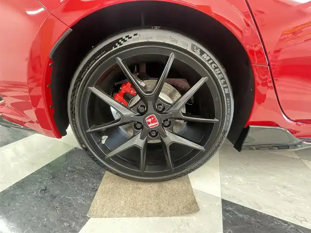 ホンダ シビック タイプR レーシングブラックPKG 神奈川県 2025(令7)年 0.1千km フレームレッド 走行距離10km/1オーナー/オプション/・プレミアムフロアマット/・ユーロホーン/・純前後車内カメラドライブレコーダー/・ハイドロコーティング/ワイヤレススマホ充電/ホンダシンシング/・衝突軽減ブレーキ/・踏み間違え衝突軽減ブレーキ/・路外逸脱抑制機能/・オートハイビーム/・パーキングセンサー/純正ディスプレイオーディオ/・ナビゲーション/・フルセグTV/・AppleCarPlay/AndroidAuto/・車内Wi-Fi/・バックカメラ/スマートキーX2/新車時手帳、取説