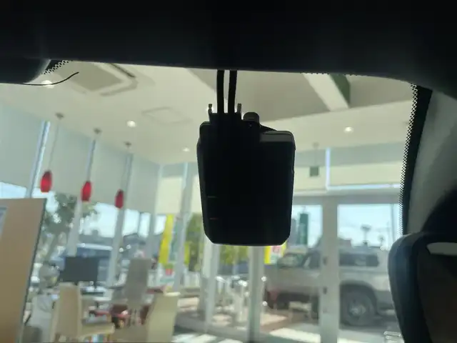 ホンダ シビック タイプR レーシングブラックPKG 神奈川県 2025(令7)年 0.1千km フレームレッド 走行距離10km/1オーナー/オプション/・プレミアムフロアマット/・ユーロホーン/・純前後車内カメラドライブレコーダー/・ハイドロコーティング/ワイヤレススマホ充電/ホンダシンシング/・衝突軽減ブレーキ/・踏み間違え衝突軽減ブレーキ/・路外逸脱抑制機能/・オートハイビーム/・パーキングセンサー/純正ディスプレイオーディオ/・ナビゲーション/・フルセグTV/・AppleCarPlay/AndroidAuto/・車内Wi-Fi/・バックカメラ/スマートキーX2/新車時手帳、取説