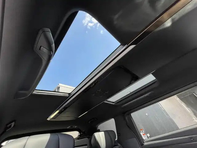 トヨタ アルファード Z 滋賀県 2025(令7)年 0.3万km プラチナホワイトパールマイカ 純正１４インチナビ/(USB/Bluetooth/HDMI/Miracast/フルセグTV)/左右独立ムーンルーフ/パノラミックビューモニター/ETC/デジタルインナーミラー/レーダークルーズコントロール/ブラインドスポットモニター/ワイヤレス充電/前後ドライブレコーダー/両側パワースライドドア/パワーバックドア/ステアリングヒーター/パワーシート/シートメモリー/シートヒーター/シートベンチレーション/ヘッドアップディスプレイ/LEDヘッドライト