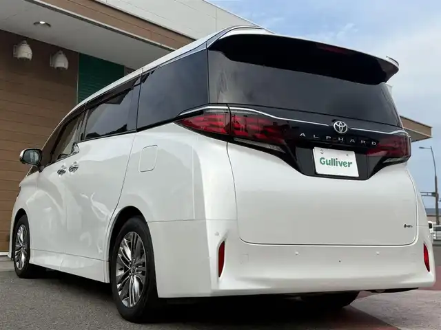 トヨタ アルファードハイブリット Z 香川県 2023(令5)年 2.8万km プラチナホワイトパールマイカ 純正メモリナビ/(フルセグ/Bluetooth/USB)/トヨタセーフティセンス/・アラウンドビューモニター/・レーダークルーズコントロール/・オートマチックハイビーム/・プリクラッシュセーフティ/・レートレーシングアシスト/・VSC/・BSM/左右独立ムーンルーフ/両側パワースライドドア/黒革シート/前席パワーシート/前席シートヒーター/オットマン/電動格納サードシート/電動リアゲート/置くだけ充電/LEDヘッドライト/前後コーナーセンサー/純正18インチアルミ