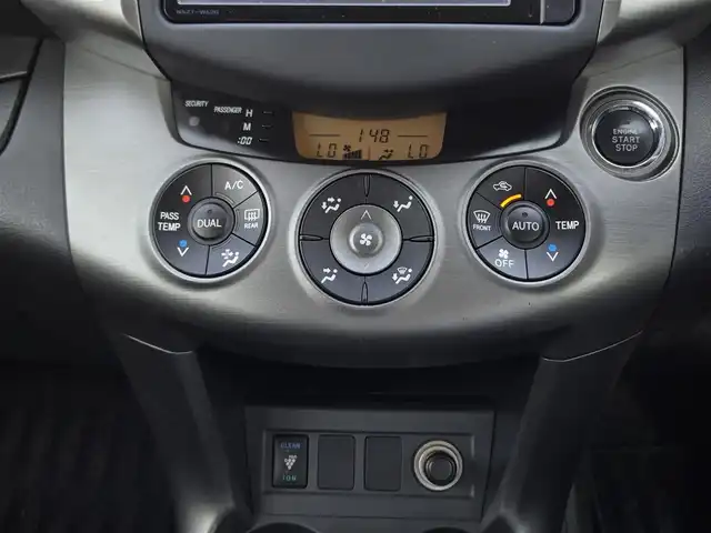 トヨタ ヴァンガード 240S Sパッケージ 鹿児島県 2013(平25)年 4.9万km ブラック クルーズコントロール　/純正ＳＤナビ（ＮＳＺＴ－Ｗ６２Ｚ）　/Ｂｌｕｅｔｏｏｔｈオーディオ　/フルセグテレビ　/バックカメラ　/パドルシフト　/ＭＴモード付きＡＴ　/純正アルミホイール（１８インチ）/ヒルディセントコントロール/カーテンエアバッグ/エアバッグ(W+サイド)