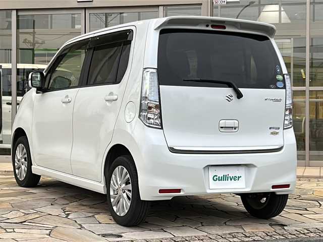 スズキ ワゴンＲ スティングレー X 石川県 2014(平26)年 6.5万km クリスタルホワイトP 純正SDナビ/・Bluetooth/・AM/・FM/・ワンセグTV/・USB/・HDMI/・iPod/・video/プリクラッシュ/・バックカメラ/・フロントグリルイルミネーション/・LEDヘッドライト/・フォグランプ/・オートライト/・純正アルミホイール/・純正フロアマット/・ステアリングリモコン/・シートヒーター/・スマートキー/・プッシュスタート/・ETC/・ドアバイザー