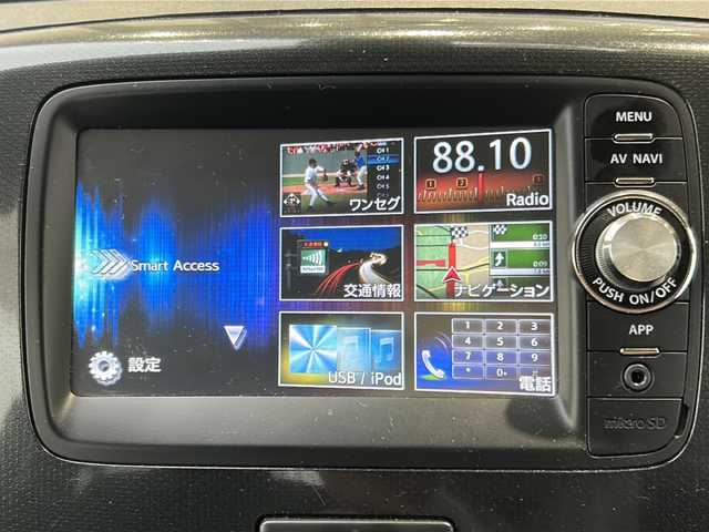 スズキ ワゴンＲ スティングレー X 石川県 2014(平26)年 6.5万km クリスタルホワイトP 純正SDナビ/・Bluetooth/・AM/・FM/・ワンセグTV/・USB/・HDMI/・iPod/・video/プリクラッシュ/・バックカメラ/・フロントグリルイルミネーション/・LEDヘッドライト/・フォグランプ/・オートライト/・純正アルミホイール/・純正フロアマット/・ステアリングリモコン/・シートヒーター/・スマートキー/・プッシュスタート/・ETC/・ドアバイザー