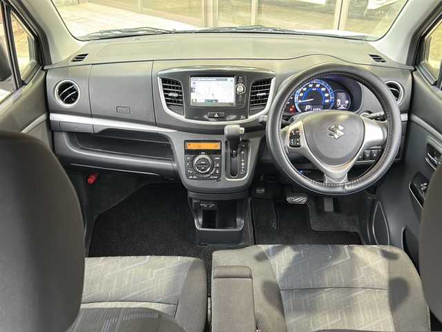 スズキ ワゴンＲ スティングレー X 石川県 2014(平26)年 6.5万km クリスタルホワイトP 純正SDナビ/・Bluetooth/・AM/・FM/・ワンセグTV/・USB/・HDMI/・iPod/・video/プリクラッシュ/・バックカメラ/・フロントグリルイルミネーション/・LEDヘッドライト/・フォグランプ/・オートライト/・純正アルミホイール/・純正フロアマット/・ステアリングリモコン/・シートヒーター/・スマートキー/・プッシュスタート/・ETC/・ドアバイザー