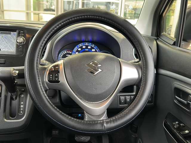 スズキ ワゴンＲ スティングレー X 石川県 2014(平26)年 6.5万km クリスタルホワイトP 純正SDナビ/・Bluetooth/・AM/・FM/・ワンセグTV/・USB/・HDMI/・iPod/・video/プリクラッシュ/・バックカメラ/・フロントグリルイルミネーション/・LEDヘッドライト/・フォグランプ/・オートライト/・純正アルミホイール/・純正フロアマット/・ステアリングリモコン/・シートヒーター/・スマートキー/・プッシュスタート/・ETC/・ドアバイザー