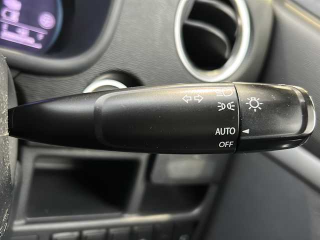 スズキ ワゴンＲ スティングレー X 石川県 2014(平26)年 6.5万km クリスタルホワイトP 純正SDナビ/・Bluetooth/・AM/・FM/・ワンセグTV/・USB/・HDMI/・iPod/・video/プリクラッシュ/・バックカメラ/・フロントグリルイルミネーション/・LEDヘッドライト/・フォグランプ/・オートライト/・純正アルミホイール/・純正フロアマット/・ステアリングリモコン/・シートヒーター/・スマートキー/・プッシュスタート/・ETC/・ドアバイザー