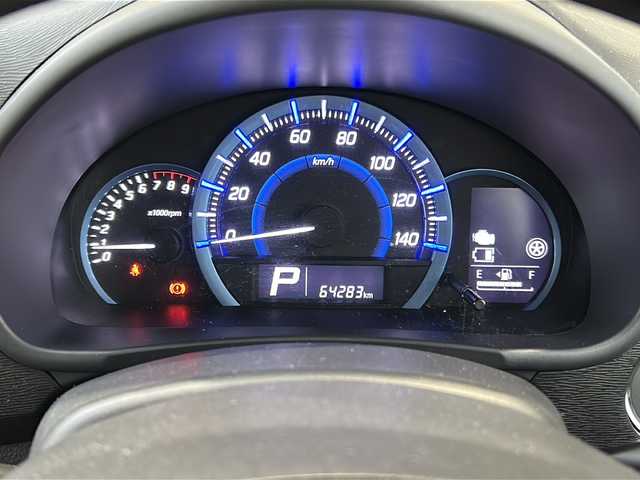 スズキ ワゴンＲ スティングレー X 石川県 2014(平26)年 6.5万km クリスタルホワイトP 純正SDナビ/・Bluetooth/・AM/・FM/・ワンセグTV/・USB/・HDMI/・iPod/・video/プリクラッシュ/・バックカメラ/・フロントグリルイルミネーション/・LEDヘッドライト/・フォグランプ/・オートライト/・純正アルミホイール/・純正フロアマット/・ステアリングリモコン/・シートヒーター/・スマートキー/・プッシュスタート/・ETC/・ドアバイザー