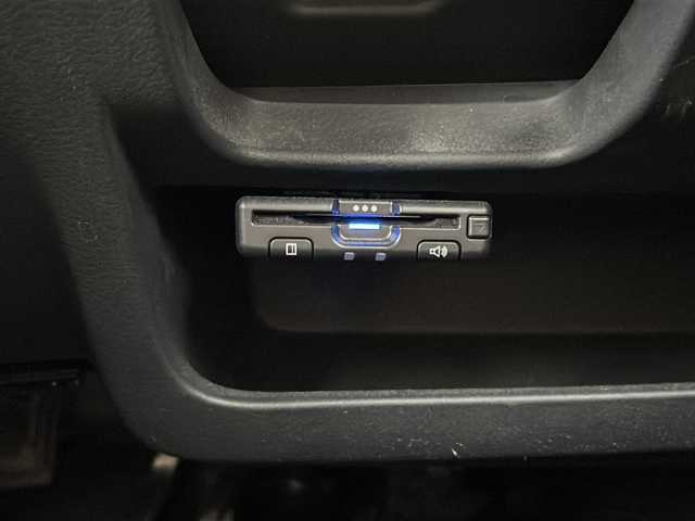 スズキ ワゴンＲ スティングレー X 石川県 2014(平26)年 6.5万km クリスタルホワイトP 純正SDナビ/・Bluetooth/・AM/・FM/・ワンセグTV/・USB/・HDMI/・iPod/・video/プリクラッシュ/・バックカメラ/・フロントグリルイルミネーション/・LEDヘッドライト/・フォグランプ/・オートライト/・純正アルミホイール/・純正フロアマット/・ステアリングリモコン/・シートヒーター/・スマートキー/・プッシュスタート/・ETC/・ドアバイザー