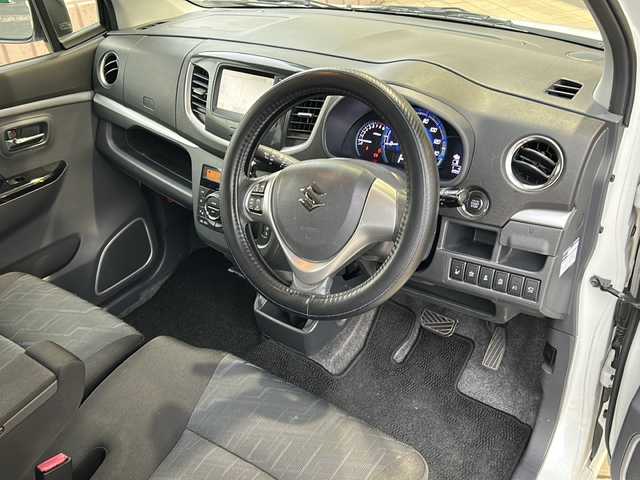 スズキ ワゴンＲ スティングレー X 石川県 2014(平26)年 6.5万km クリスタルホワイトP 純正SDナビ/・Bluetooth/・AM/・FM/・ワンセグTV/・USB/・HDMI/・iPod/・video/プリクラッシュ/・バックカメラ/・フロントグリルイルミネーション/・LEDヘッドライト/・フォグランプ/・オートライト/・純正アルミホイール/・純正フロアマット/・ステアリングリモコン/・シートヒーター/・スマートキー/・プッシュスタート/・ETC/・ドアバイザー