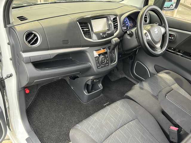 スズキ ワゴンＲ スティングレー X 石川県 2014(平26)年 6.5万km クリスタルホワイトP 純正SDナビ/・Bluetooth/・AM/・FM/・ワンセグTV/・USB/・HDMI/・iPod/・video/プリクラッシュ/・バックカメラ/・フロントグリルイルミネーション/・LEDヘッドライト/・フォグランプ/・オートライト/・純正アルミホイール/・純正フロアマット/・ステアリングリモコン/・シートヒーター/・スマートキー/・プッシュスタート/・ETC/・ドアバイザー