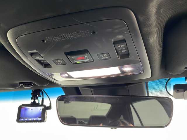 トヨタ クラウン ハイブリッド RS アドバンス Four 道央・札幌 2018(平30)年 8.2万km プレシャスブラックパール ・4WD/・純正ナビ&TV&CD&DVD&BT&SD&Miracast/・全方位カメラ/・サンルーフ/・トヨタセーフティセンス/・レーダークルーズコントロール/・レザーシート/・メモリー付きシート/・前席シートヒーター/・前席ベンチレーション/・ステアリングヒーター/・純正エンジンスターター/・社外ドライブレコーダー/・LEDヘッドライト/・オートライト/・スマートキー/・スペアキー/・純正AW付夏タイヤ積込