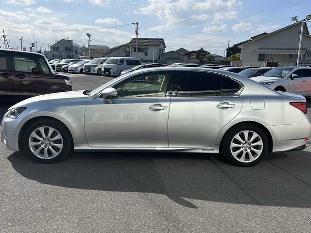レクサス ＧＳ 450h Iパッケージ 香川県 2012(平24)年 5.7万km ソニックシルバー 登録時走行距離：56216km/純正ナビゲーション/【AM/FM/BT/フルセグ/CD/DVD】/バックカメラ/ブラインドスポットモニター/衝突被害軽減システム/車線逸脱防止支援システム/レーダークルーズコントロール/誤発進抑制制御機能/横滑り防止装置/ステアリングリモコン/ビルトインETC/シートヒーター/エアシート/パワーシート/純正17インチアルミホイール/純正フロアマット/LEDヘッドライト/フォグランプ/オートヘッドライト/スマートキー/プッシュスタート