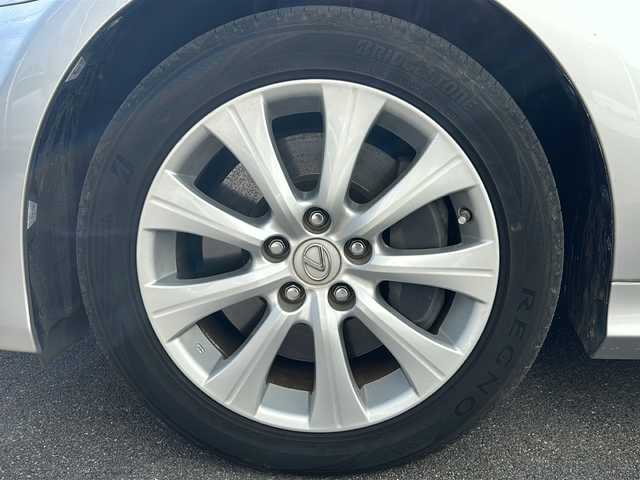 レクサス ＧＳ 450h Iパッケージ 香川県 2012(平24)年 5.7万km ソニックシルバー 登録時走行距離：56216km/純正ナビゲーション/【AM/FM/BT/フルセグ/CD/DVD】/バックカメラ/ブラインドスポットモニター/衝突被害軽減システム/車線逸脱防止支援システム/レーダークルーズコントロール/誤発進抑制制御機能/横滑り防止装置/ステアリングリモコン/ビルトインETC/シートヒーター/エアシート/パワーシート/純正17インチアルミホイール/純正フロアマット/LEDヘッドライト/フォグランプ/オートヘッドライト/スマートキー/プッシュスタート