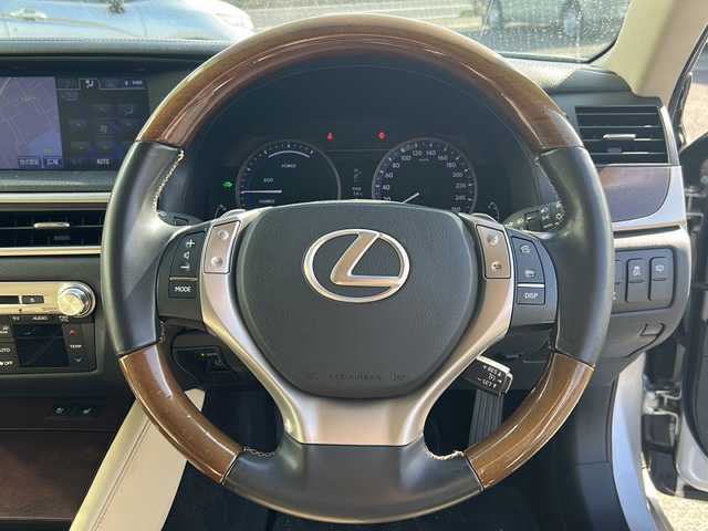 レクサス ＧＳ 450h Iパッケージ 香川県 2012(平24)年 5.7万km ソニックシルバー 登録時走行距離：56216km/純正ナビゲーション/【AM/FM/BT/フルセグ/CD/DVD】/バックカメラ/ブラインドスポットモニター/衝突被害軽減システム/車線逸脱防止支援システム/レーダークルーズコントロール/誤発進抑制制御機能/横滑り防止装置/ステアリングリモコン/ビルトインETC/シートヒーター/エアシート/パワーシート/純正17インチアルミホイール/純正フロアマット/LEDヘッドライト/フォグランプ/オートヘッドライト/スマートキー/プッシュスタート