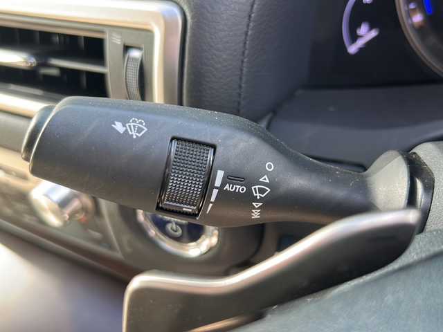 レクサス ＧＳ 450h Iパッケージ 香川県 2012(平24)年 5.7万km ソニックシルバー 登録時走行距離：56216km/純正ナビゲーション/【AM/FM/BT/フルセグ/CD/DVD】/バックカメラ/ブラインドスポットモニター/衝突被害軽減システム/車線逸脱防止支援システム/レーダークルーズコントロール/誤発進抑制制御機能/横滑り防止装置/ステアリングリモコン/ビルトインETC/シートヒーター/エアシート/パワーシート/純正17インチアルミホイール/純正フロアマット/LEDヘッドライト/フォグランプ/オートヘッドライト/スマートキー/プッシュスタート