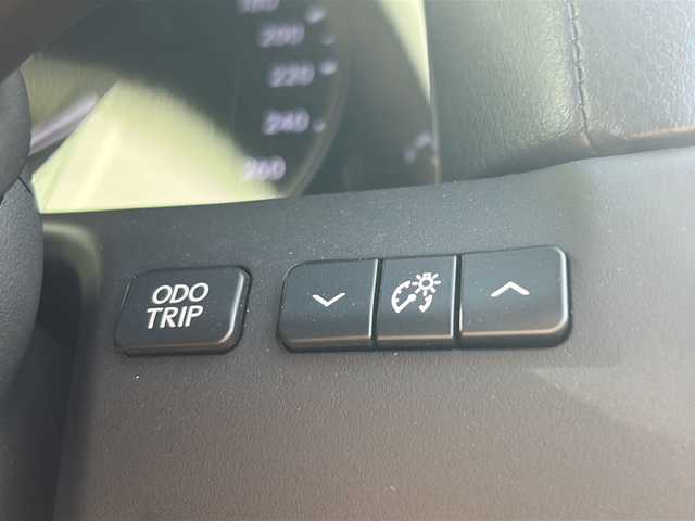 レクサス ＧＳ 450h Iパッケージ 香川県 2012(平24)年 5.7万km ソニックシルバー 登録時走行距離：56216km/純正ナビゲーション/【AM/FM/BT/フルセグ/CD/DVD】/バックカメラ/ブラインドスポットモニター/衝突被害軽減システム/車線逸脱防止支援システム/レーダークルーズコントロール/誤発進抑制制御機能/横滑り防止装置/ステアリングリモコン/ビルトインETC/シートヒーター/エアシート/パワーシート/純正17インチアルミホイール/純正フロアマット/LEDヘッドライト/フォグランプ/オートヘッドライト/スマートキー/プッシュスタート