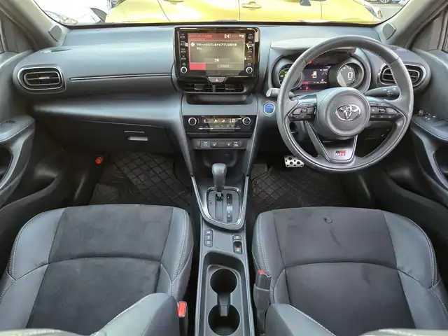 トヨタ ヤリスクロス ハイブリッド GRスポーツ 東京都 2023(令5)年 2.3万km ブラックマイカ 純正ディスプレイオーディオ/パノラミックビューモニター/ハーフレザーシート/シートヒーター/ステアリングヒーター/LEDヘッドライト/オートライト/スマートキー/Toyota Safety Sense/・プリクラッシュセーフティ/・レーントレーシングアシスト/・レーダークルーズコントロール/・オートマチックハイビーム/・ブラインドスポットモニター