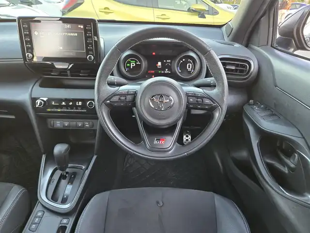 トヨタ ヤリスクロス ハイブリッド GRスポーツ 東京都 2023(令5)年 2.3万km ブラックマイカ 純正ディスプレイオーディオ/パノラミックビューモニター/ハーフレザーシート/シートヒーター/ステアリングヒーター/LEDヘッドライト/オートライト/スマートキー/Toyota Safety Sense/・プリクラッシュセーフティ/・レーントレーシングアシスト/・レーダークルーズコントロール/・オートマチックハイビーム/・ブラインドスポットモニター