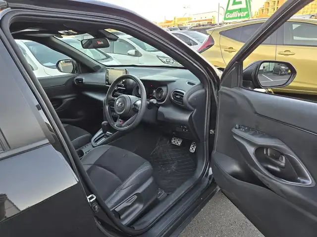 トヨタ ヤリスクロス ハイブリッド GRスポーツ 東京都 2023(令5)年 2.3万km ブラックマイカ 純正ディスプレイオーディオ/パノラミックビューモニター/ハーフレザーシート/シートヒーター/ステアリングヒーター/LEDヘッドライト/オートライト/スマートキー/Toyota Safety Sense/・プリクラッシュセーフティ/・レーントレーシングアシスト/・レーダークルーズコントロール/・オートマチックハイビーム/・ブラインドスポットモニター