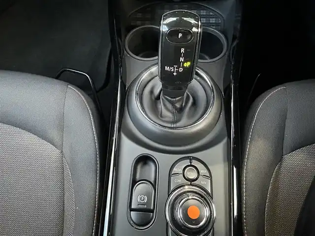 ＭＩＮＩ ＢＭＷ ミニ クラブマン クーパーD 京都府 2020(令2)年 5.8万km MINI Yoursエニグマティックブラック ・ワンオーナー/・衝突軽減ブレーキ/・レーダークルコン/・ターボ車/・純正HDDナビ/・AM/FM/BT/USB/・バックカメラ/・前後PDC/・シートヒーター/・LEDヘッドライト/・純正１７インチAW/・ETC/・AAC/・スマートキー/スペアキー有/・サイドエアバッグ/カーテンエアバッグ/・取扱説明書/・保証書