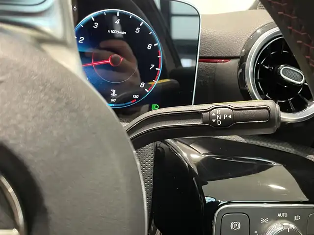 メルセデス・ベンツ Ａ１８０ スタイル AMGライン 愛知県 2018(平30)年 3.1万km マウンテングレー レーダーセーフティＰＫＧ　/ナビゲーションＰＫＧ　/ハーフレザー　/シートヒーター　/ＭＢＵＸ　/Ｂｌｕｅｔｏｏｔｈ　/フルセグＴＶ　/バックカメラ　/ＡＣＣ　/ＬＣＡ　/ＬＫＡ　/ＢＳＭ　/ワイヤレスチャージ　/ＥＴＣ２．０/プッシュスタート/アイドリングストップ/ウィンカーミラー