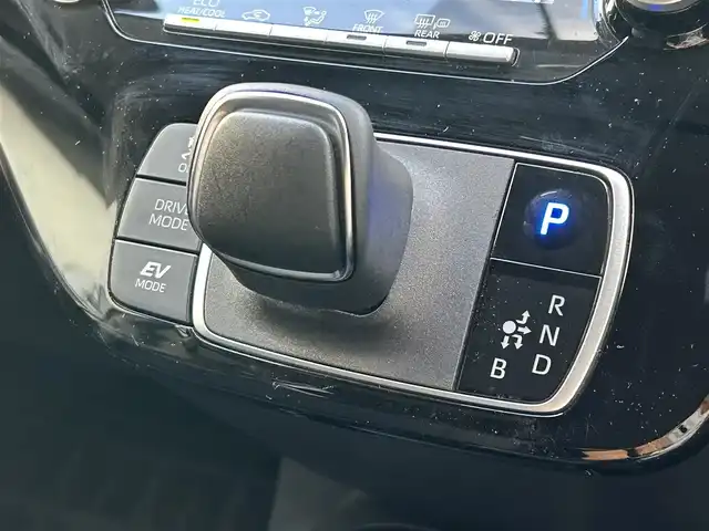 トヨタ アクア G 島根県 2021(令3)年 2.8万km シルバーM トヨタセーフティセンス/純正ディスプレイオーディオ/フルセグTV/Bluetooth/レーダークルーズコントロール/ステアリングスイッチ/前後ドライブレコーダー /LEDオートライト/オートマチックハイビーム /ビルトインETC/スマートキー/スペアキー /プッシュスタート /純正フロアマット/ドアバイザー/アルミホイール付きスタッドレス積み込み