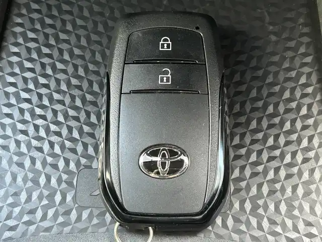 トヨタ アクア G 島根県 2021(令3)年 2.8万km シルバーM トヨタセーフティセンス/純正ディスプレイオーディオ/フルセグTV/Bluetooth/レーダークルーズコントロール/ステアリングスイッチ/前後ドライブレコーダー /LEDオートライト/オートマチックハイビーム /ビルトインETC/スマートキー/スペアキー /プッシュスタート /純正フロアマット/ドアバイザー/アルミホイール付きスタッドレス積み込み