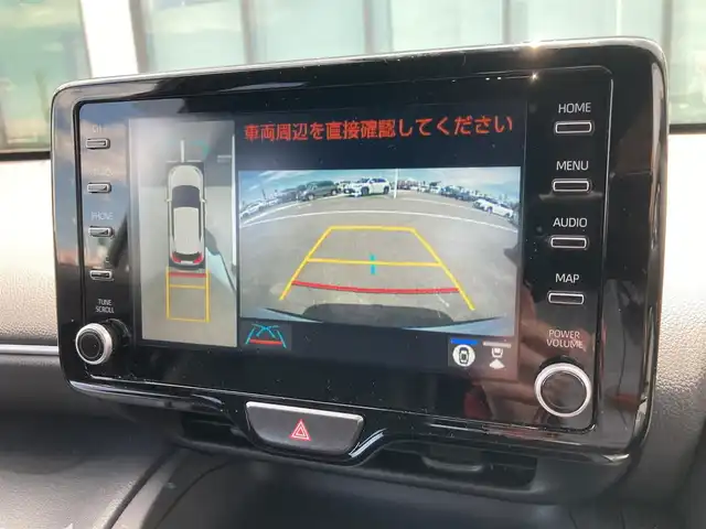 トヨタ ヤリスクロス ハイブリッド Z 香川県 2022(令4)年 1.8万km プラチナホワイトパールマイカ 登録時走行距離：17916km/メーカー純正ナビ機能付きディスプレイオーディオ/　BT接続 フルセグTV/全方位カメラ/前後ドライブレコーダー/ビルトインETC/プリクラッシュセーフティシステム/レーンキープアシスト/レーダークルーズコントロール/クリアランスソナー/ブラインドスポットモニター/オートハイビーム/LEDヘッドライト/オートライト/フォグランプ/電動格納ウィンカーミラー/ハーフレザーシート/シートヒーター/パワーシート/オ－トホールド機能付き電子パーキングブレーキ/革巻きステアリング/ステアリングスイッチ/ステアリングヒーター/プッシュスタート/スマートキー/スペアキー