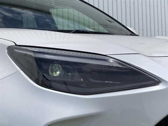 トヨタ ヤリスクロス ハイブリッド Z 香川県 2022(令4)年 1.8万km プラチナホワイトパールマイカ 登録時走行距離：17916km/メーカー純正ナビ機能付きディスプレイオーディオ/　BT接続 フルセグTV/全方位カメラ/前後ドライブレコーダー/ビルトインETC/プリクラッシュセーフティシステム/レーンキープアシスト/レーダークルーズコントロール/クリアランスソナー/ブラインドスポットモニター/オートハイビーム/LEDヘッドライト/オートライト/フォグランプ/電動格納ウィンカーミラー/ハーフレザーシート/シートヒーター/パワーシート/オ－トホールド機能付き電子パーキングブレーキ/革巻きステアリング/ステアリングスイッチ/ステアリングヒーター/プッシュスタート/スマートキー/スペアキー