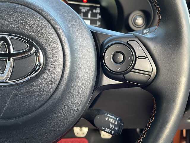 トヨタ ＧＲ８６ RZ 10thアニバーサリーLTD 道央・札幌 2023(令5)年 1.8万km フレイムオレンジ 登録時走行距離 17832km/ワンオーナー/6MT/純正ディーラーOP9インチナビ/(AM/FM/CD/DVD/BT)/フルセグTV/バックカメラ/クルーズコントロール/前席シートヒーター/ステアリングスイッチ/Wedssport18インチアルミホイール/HKSマフラー装着/純正マフラー積み込みあり/ホワイトホイール装着冬タイヤあり/(グッドイヤー2023年製・215/45R17)/LEDヘッドライト/電動格納ミラー/革巻きステアリング/プッシュスタート/室内灯LED/ドアバイザー/ロックナットあり/取説/保証書