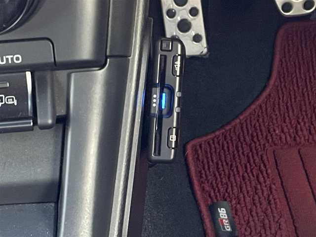 トヨタ ＧＲ８６ RZ 10thアニバーサリーLTD 道央・札幌 2023(令5)年 1.8万km フレイムオレンジ 登録時走行距離 17832km/ワンオーナー/6MT/純正ディーラーOP9インチナビ/(AM/FM/CD/DVD/BT)/フルセグTV/バックカメラ/クルーズコントロール/前席シートヒーター/ステアリングスイッチ/Wedssport18インチアルミホイール/HKSマフラー装着/純正マフラー積み込みあり/ホワイトホイール装着冬タイヤあり/(グッドイヤー2023年製・215/45R17)/LEDヘッドライト/電動格納ミラー/革巻きステアリング/プッシュスタート/室内灯LED/ドアバイザー/ロックナットあり/取説/保証書