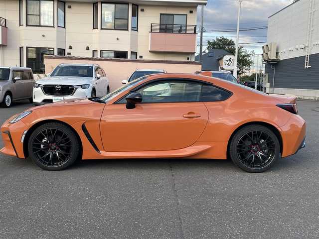 トヨタ ＧＲ８６ RZ 10thアニバーサリーLTD 道央・札幌 2023(令5)年 1.8万km フレイムオレンジ 登録時走行距離 17832km/ワンオーナー/6MT/純正ディーラーOP9インチナビ/(AM/FM/CD/DVD/BT)/フルセグTV/バックカメラ/クルーズコントロール/前席シートヒーター/ステアリングスイッチ/Wedssport18インチアルミホイール/HKSマフラー装着/純正マフラー積み込みあり/ホワイトホイール装着冬タイヤあり/(グッドイヤー2023年製・215/45R17)/LEDヘッドライト/電動格納ミラー/革巻きステアリング/プッシュスタート/室内灯LED/ドアバイザー/ロックナットあり/取説/保証書