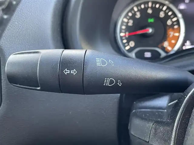 クライスラー・ジープ ジープ レネゲード リミテッド 福岡県 2018(平30)年 4.8万km アンヴィルクリアコート ワンオーナー/純正メーカーナビ/（Bluetooth対応/ワンセグ）/ブラインドスポットモニター/バックカメラ/電動リアゲート/前席パワーシート/クルーズコントロール/ルーフレール/ビルトインETC/レザーシート/純正アルミホイール/純正フロアマット/プッシュスタート/保証書/取扱説明書/スペアキー