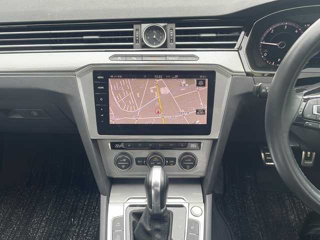 フォルクスワーゲン パサート オールトラック TDI 4モーション アドバンス 福岡県 2018(平30)年 5.6万km オリックスホワイトパールエフェクト 純正メーカーナビ/（AM・FM/CD/DVD/ジュークボックス/Bluetooth/ワンセグTV）/アイドリングストップ/衝突被害軽減システム/横滑り防止装置/レーンキープアシスト/アラウンドビューバックモニター/クルーズコントロール（追従あり）/パワーシート（D.N）/シートメモリー（D）/シートクーラー（D.N）/ハンドルヒーター/パドルシフト/オートホールド/ルーフレール/オートライト/フォグランプ/LEDライト/プッシュスタート/ビルトETC/純正AW/電格ミラー/スペアキー×1