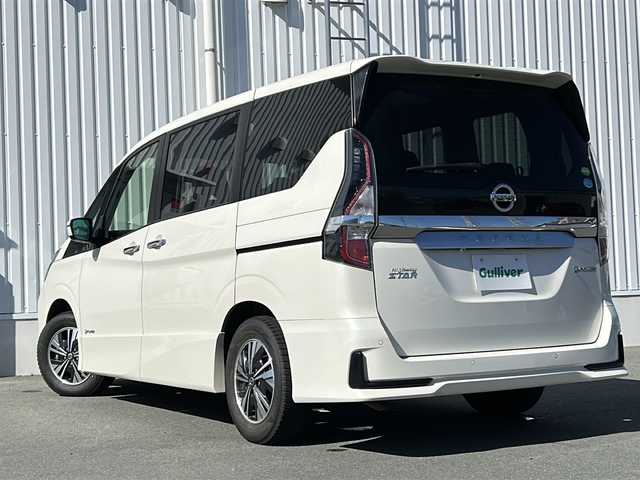 日産 セレナ e－パワー ハイウェイスター V 三重県 2019(令1)年 4.9万km ブリリアントホワイトパール 社外ナビ /両側パワースライドドア/BSM /ビルトインETC /前後ドライブレコーダー /クルーズコントロール /衝突軽減ブレーキ /LEDヘッドライト /オートライト /革巻きステアリング /ステアリングスイッチ /フロアマット /電動格納ミラー/禁煙車