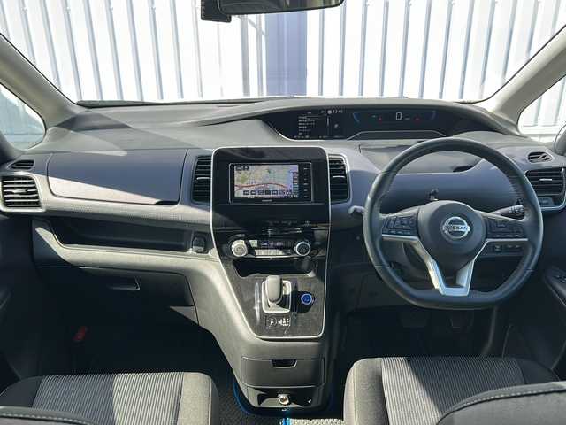 日産 セレナ e－パワー ハイウェイスター V 三重県 2019(令1)年 4.9万km ブリリアントホワイトパール 社外ナビ /両側パワースライドドア/BSM /ビルトインETC /前後ドライブレコーダー /クルーズコントロール /衝突軽減ブレーキ /LEDヘッドライト /オートライト /革巻きステアリング /ステアリングスイッチ /フロアマット /電動格納ミラー/禁煙車