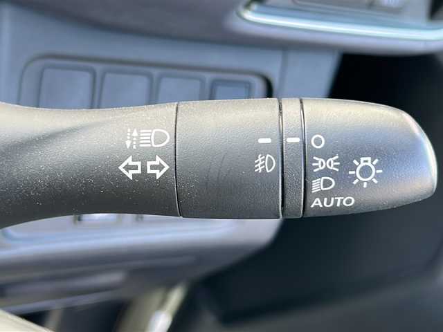 日産 セレナ e－パワー ハイウェイスター V 三重県 2019(令1)年 4.9万km ブリリアントホワイトパール 社外ナビ /両側パワースライドドア/BSM /ビルトインETC /前後ドライブレコーダー /クルーズコントロール /衝突軽減ブレーキ /LEDヘッドライト /オートライト /革巻きステアリング /ステアリングスイッチ /フロアマット /電動格納ミラー/禁煙車