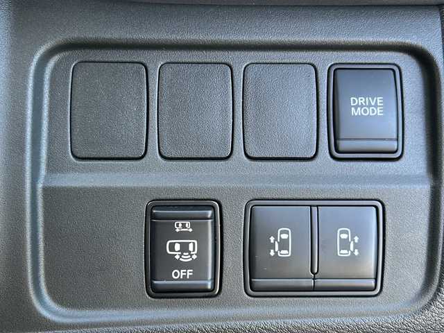 日産 セレナ e－パワー ハイウェイスター V 三重県 2019(令1)年 4.9万km ブリリアントホワイトパール 社外ナビ /両側パワースライドドア/BSM /ビルトインETC /前後ドライブレコーダー /クルーズコントロール /衝突軽減ブレーキ /LEDヘッドライト /オートライト /革巻きステアリング /ステアリングスイッチ /フロアマット /電動格納ミラー/禁煙車