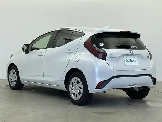 トヨタ アクア G 富山県 2022(令4)年 5.1万km プラチナホワイトパールマイカ 純正ナビ（bluetooth）/バックカメラ/前後コーナーセンサー/ビルトインETC/社外ドライブレコーダー（前）/ACC/PCS（プリクラッシュ）/LTA（レーンキープ）/先行車発進告知/アクセサリーコンセント（AC100V）/スマートキー/プッシュスタート/オートライト/LED/DRIVE MODE切替（POWER+、ECO）/EVモード/横滑防止装置/取説