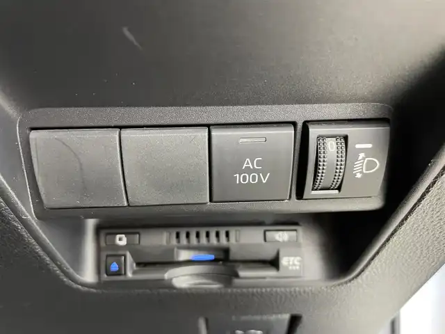 トヨタ アクア G 富山県 2022(令4)年 5.1万km プラチナホワイトパールマイカ 純正ナビ（bluetooth）/バックカメラ/前後コーナーセンサー/ビルトインETC/社外ドライブレコーダー（前）/ACC/PCS（プリクラッシュ）/LTA（レーンキープ）/先行車発進告知/アクセサリーコンセント（AC100V）/スマートキー/プッシュスタート/オートライト/LED/DRIVE MODE切替（POWER+、ECO）/EVモード/横滑防止装置/取説