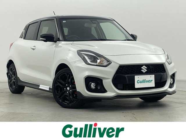 スズキ スイフト スポーツ ZC33S ファイナルED 群馬県 2025(令7)年 0.1千km ピュアホワイトパール/ブラック2トーンルーフ 登録済未使用車：登録時走行距離12km/特別仕様車【ZC33S Final Edition】/・専用装備/（専用エクステリア　フロントグリル/LEDフロントフォグランプ　フォグランプベゼル/17インチアルミホイール/ブレーキキャリパー【レッド】/Cピラーデカール/エンブレム）/・ヒートグラデーション加飾/ツートーンルーフ/＝＝＝＝＝＝＝＝/特別仕様車　登録済未使用車　１７インチアルミ　キャリパー　ヒートグラデーション加飾　ツートーンルーフ　デュアルカメラブレーキサポート　追従クルーズコントロール　シートヒーター　スマートキー　６ＭＴ/オーディオレス　欠穴