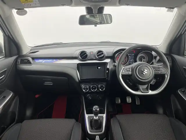 スズキ スイフト スポーツ ZC33S ファイナルED 群馬県 2025(令7)年 0.1千km ピュアホワイトパール/ブラック2トーンルーフ 登録済未使用車：登録時走行距離12km/特別仕様車【ZC33S Final Edition】/・専用装備/（専用エクステリア　フロントグリル/LEDフロントフォグランプ　フォグランプベゼル/17インチアルミホイール/ブレーキキャリパー【レッド】/Cピラーデカール/エンブレム）/・ヒートグラデーション加飾/ツートーンルーフ/＝＝＝＝＝＝＝＝/特別仕様車　登録済未使用車　１７インチアルミ　キャリパー　ヒートグラデーション加飾　ツートーンルーフ　デュアルカメラブレーキサポート　追従クルーズコントロール　シートヒーター　スマートキー　６ＭＴ/オーディオレス　欠穴