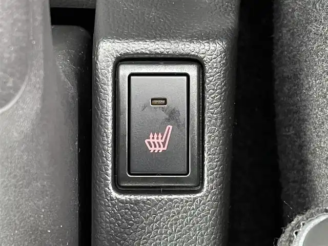 スズキ スイフト スポーツ ZC33S ファイナルED 群馬県 2025(令7)年 0.1千km ピュアホワイトパール/ブラック2トーンルーフ 登録済未使用車：登録時走行距離12km/特別仕様車【ZC33S Final Edition】/・専用装備/（専用エクステリア　フロントグリル/LEDフロントフォグランプ　フォグランプベゼル/17インチアルミホイール/ブレーキキャリパー【レッド】/Cピラーデカール/エンブレム）/・ヒートグラデーション加飾/ツートーンルーフ/＝＝＝＝＝＝＝＝/特別仕様車　登録済未使用車　１７インチアルミ　キャリパー　ヒートグラデーション加飾　ツートーンルーフ　デュアルカメラブレーキサポート　追従クルーズコントロール　シートヒーター　スマートキー　６ＭＴ/オーディオレス　欠穴