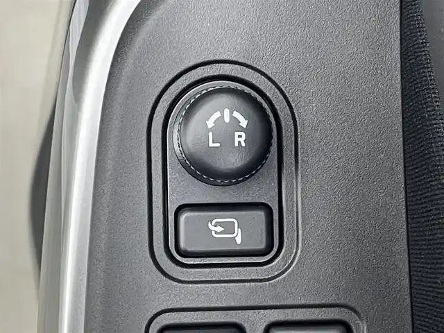 スズキ スイフト スポーツ ZC33S ファイナルED 群馬県 2025(令7)年 0.1千km ピュアホワイトパール/ブラック2トーンルーフ 登録済未使用車：登録時走行距離12km/特別仕様車【ZC33S Final Edition】/・専用装備/（専用エクステリア　フロントグリル/LEDフロントフォグランプ　フォグランプベゼル/17インチアルミホイール/ブレーキキャリパー【レッド】/Cピラーデカール/エンブレム）/・ヒートグラデーション加飾/ツートーンルーフ/＝＝＝＝＝＝＝＝/特別仕様車　登録済未使用車　１７インチアルミ　キャリパー　ヒートグラデーション加飾　ツートーンルーフ　デュアルカメラブレーキサポート　追従クルーズコントロール　シートヒーター　スマートキー　６ＭＴ/オーディオレス　欠穴