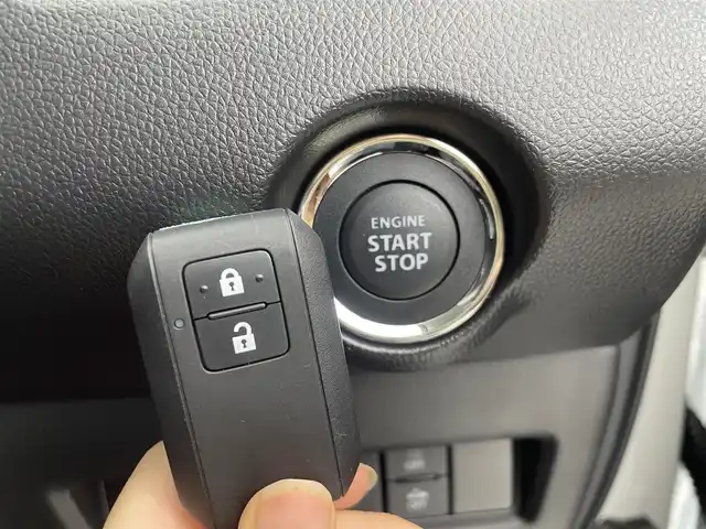 スズキ スイフト スポーツ ZC33S ファイナルED 群馬県 2025(令7)年 0.1千km ピュアホワイトパール/ブラック2トーンルーフ 登録済未使用車：登録時走行距離12km/特別仕様車【ZC33S Final Edition】/・専用装備/（専用エクステリア　フロントグリル/LEDフロントフォグランプ　フォグランプベゼル/17インチアルミホイール/ブレーキキャリパー【レッド】/Cピラーデカール/エンブレム）/・ヒートグラデーション加飾/ツートーンルーフ/＝＝＝＝＝＝＝＝/特別仕様車　登録済未使用車　１７インチアルミ　キャリパー　ヒートグラデーション加飾　ツートーンルーフ　デュアルカメラブレーキサポート　追従クルーズコントロール　シートヒーター　スマートキー　６ＭＴ/オーディオレス　欠穴