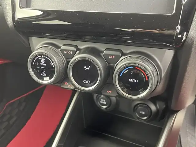 スズキ スイフト スポーツ ZC33S ファイナルED 群馬県 2025(令7)年 0.1千km ピュアホワイトパール/ブラック2トーンルーフ 登録済未使用車：登録時走行距離12km/特別仕様車【ZC33S Final Edition】/・専用装備/（専用エクステリア　フロントグリル/LEDフロントフォグランプ　フォグランプベゼル/17インチアルミホイール/ブレーキキャリパー【レッド】/Cピラーデカール/エンブレム）/・ヒートグラデーション加飾/ツートーンルーフ/＝＝＝＝＝＝＝＝/特別仕様車　登録済未使用車　１７インチアルミ　キャリパー　ヒートグラデーション加飾　ツートーンルーフ　デュアルカメラブレーキサポート　追従クルーズコントロール　シートヒーター　スマートキー　６ＭＴ/オーディオレス　欠穴