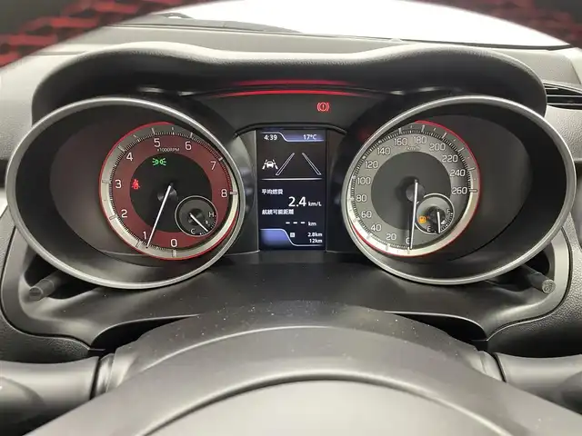 スズキ スイフト スポーツ ZC33S ファイナルED 群馬県 2025(令7)年 0.1千km ピュアホワイトパール/ブラック2トーンルーフ 登録済未使用車：登録時走行距離12km/特別仕様車【ZC33S Final Edition】/・専用装備/（専用エクステリア　フロントグリル/LEDフロントフォグランプ　フォグランプベゼル/17インチアルミホイール/ブレーキキャリパー【レッド】/Cピラーデカール/エンブレム）/・ヒートグラデーション加飾/ツートーンルーフ/＝＝＝＝＝＝＝＝/特別仕様車　登録済未使用車　１７インチアルミ　キャリパー　ヒートグラデーション加飾　ツートーンルーフ　デュアルカメラブレーキサポート　追従クルーズコントロール　シートヒーター　スマートキー　６ＭＴ/オーディオレス　欠穴